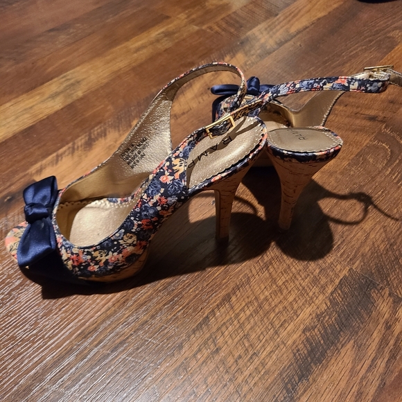 Floral Rampage Heels size 7 - Picture 4 of 6